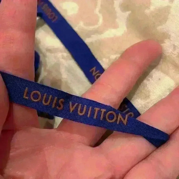 Louis Vuitton ribbon  - Picture 2 of 2